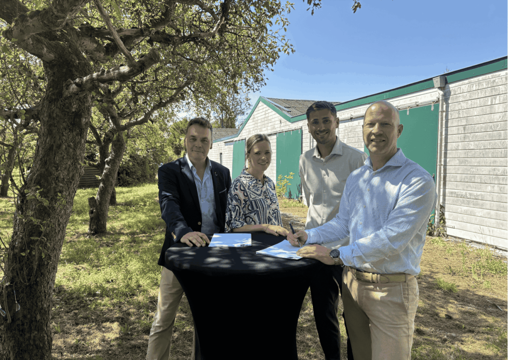 Overeenkomst getekend voor woningbouw aan de Raadhuislaan in Vreeland